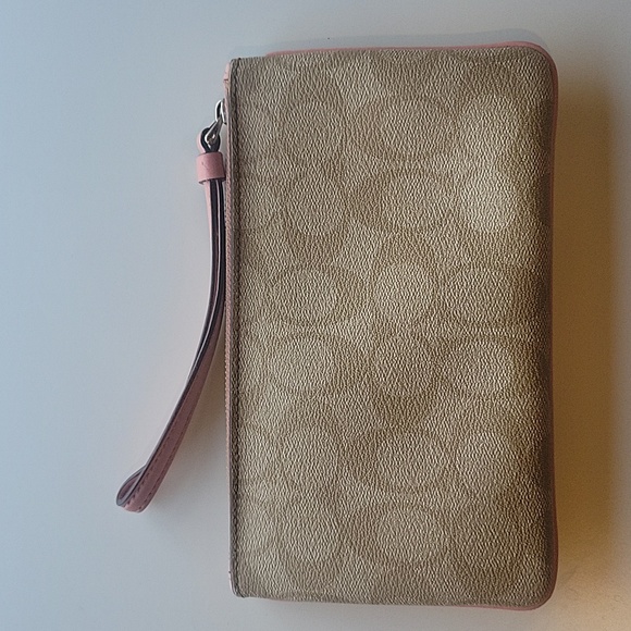 Coach pink/cream wristlet - Picture 2 of 3